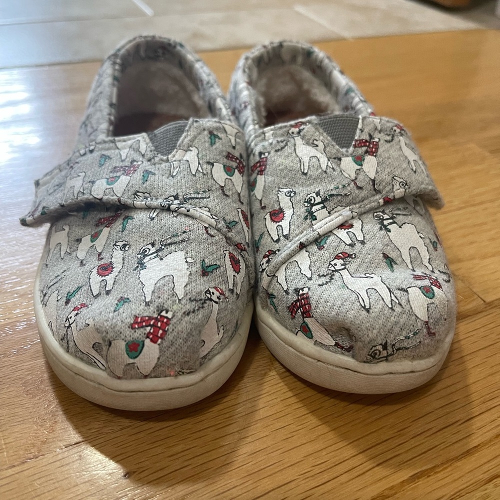 Tom’s little kids size 11 holiday shoes